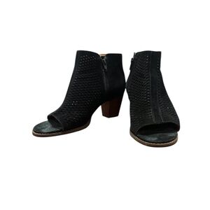 Vionic Chryssa Perforated Suede Ankle Boots in Black Size 9